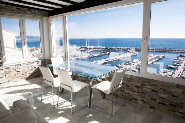 Stunning 3 bedroom penthouse located in the center of Puerto