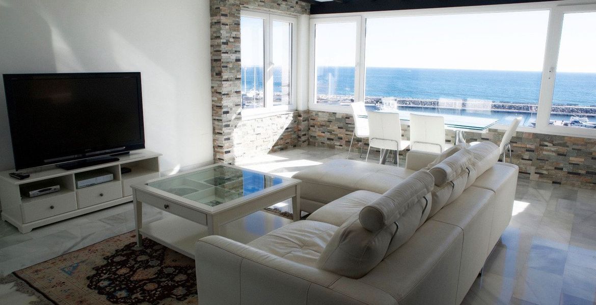Stunning 3 bedroom penthouse in Puerto Banus