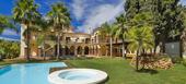 Luxury Modern 14 Bedrooms Villa walking Distance to Beach.