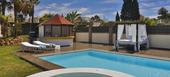 Luxury Modern 14 Bedrooms Villa walking Distance to Beach.