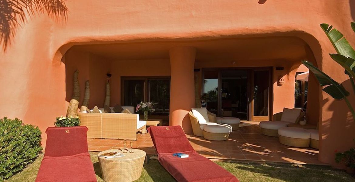 FIRST LINE OF THE SEA APARTMENT TORRE BERMEJA