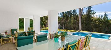 BEACHSIDE VILLA IN MARBELLA PUERTO BANUS