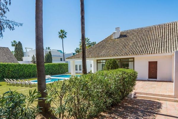 Villa al lado de mar en alquiler en puerto banus