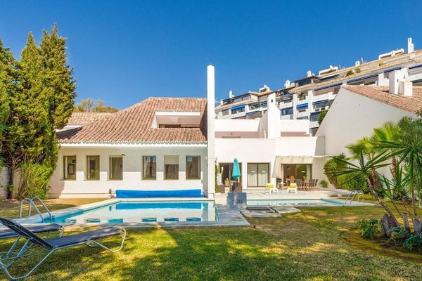 Villa for rent in puerto banus