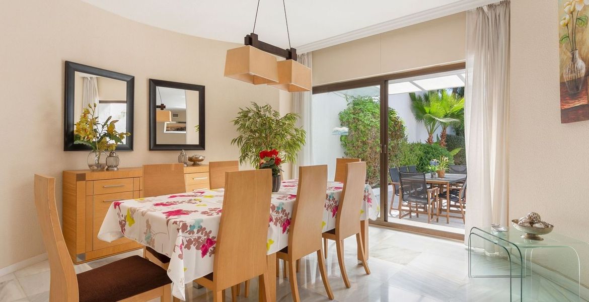 Villa for rent in puerto banus