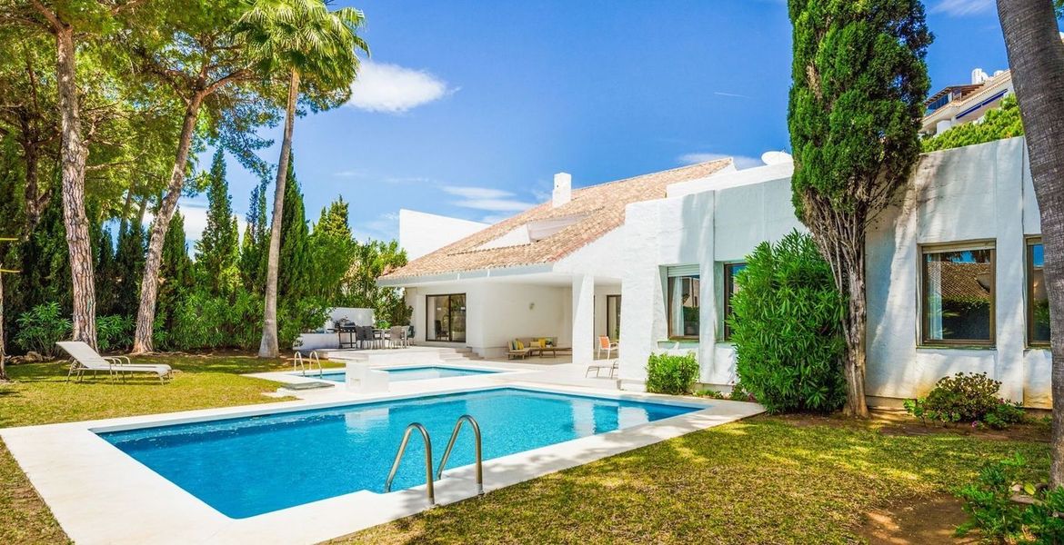 Villa for rent in puerto banus