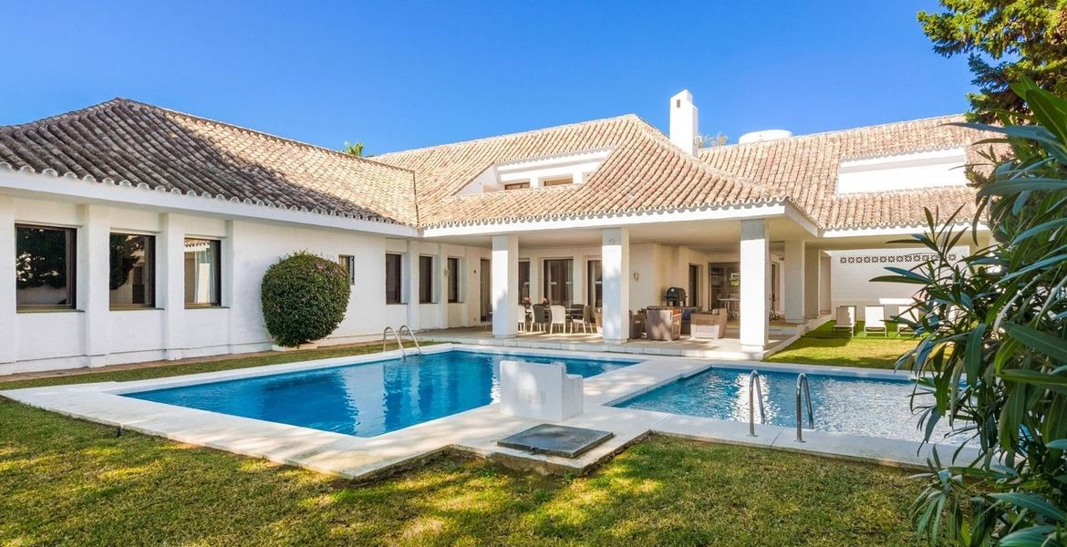 Villa en alquiler en Puerto Banus en la playa