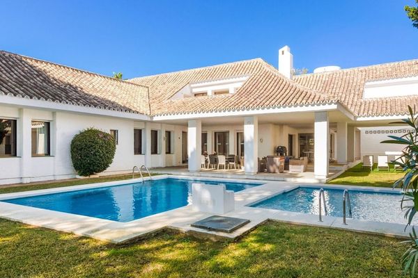 Villa en alquiler en Puerto Banus en la playa