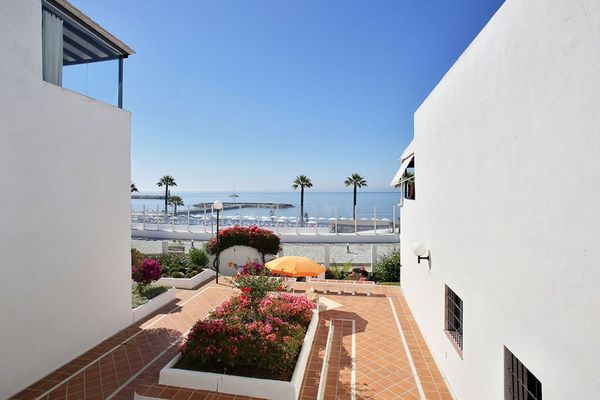 Apartment for Rent in Playas del duque