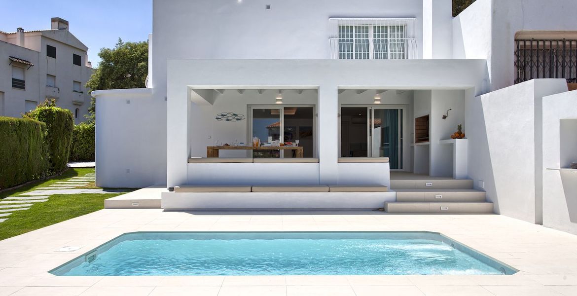 Villa nueva y moderna en Marbella cerca de Puerto Banús