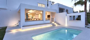 Villa nueva y moderna en Marbella cerca de Puerto Banús