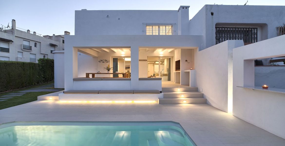 Villa nueva y moderna en Marbella cerca de Puerto Banús