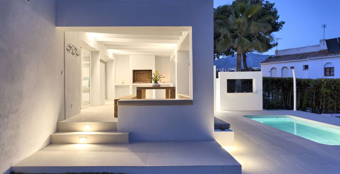 Villa nueva y moderna en Marbella cerca de Puerto Banús