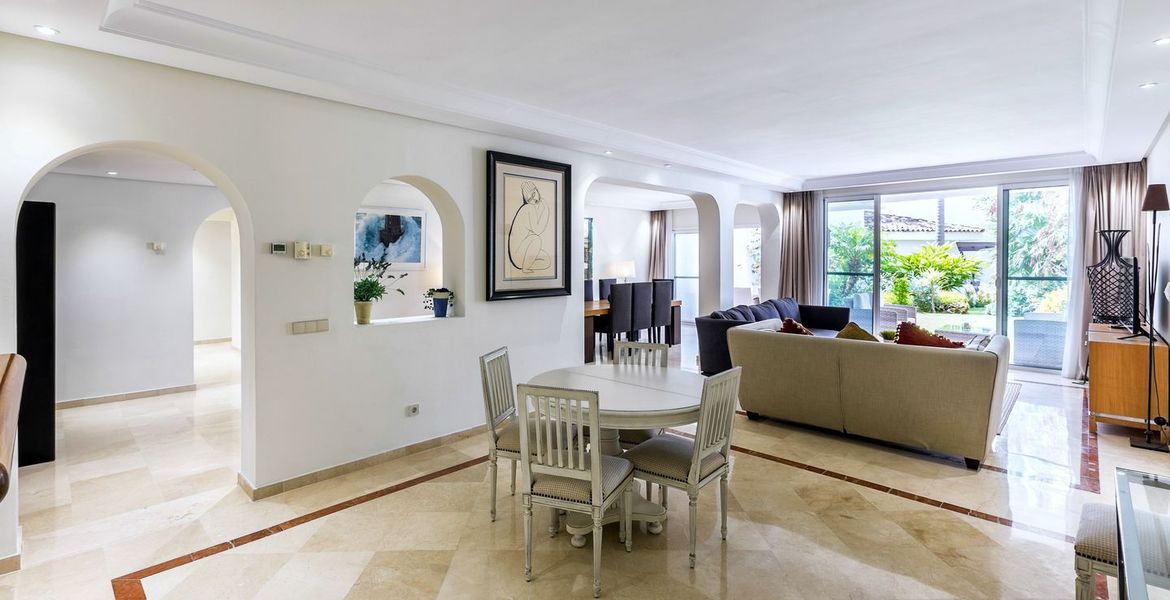 Marbella Apartment ground floor beach front