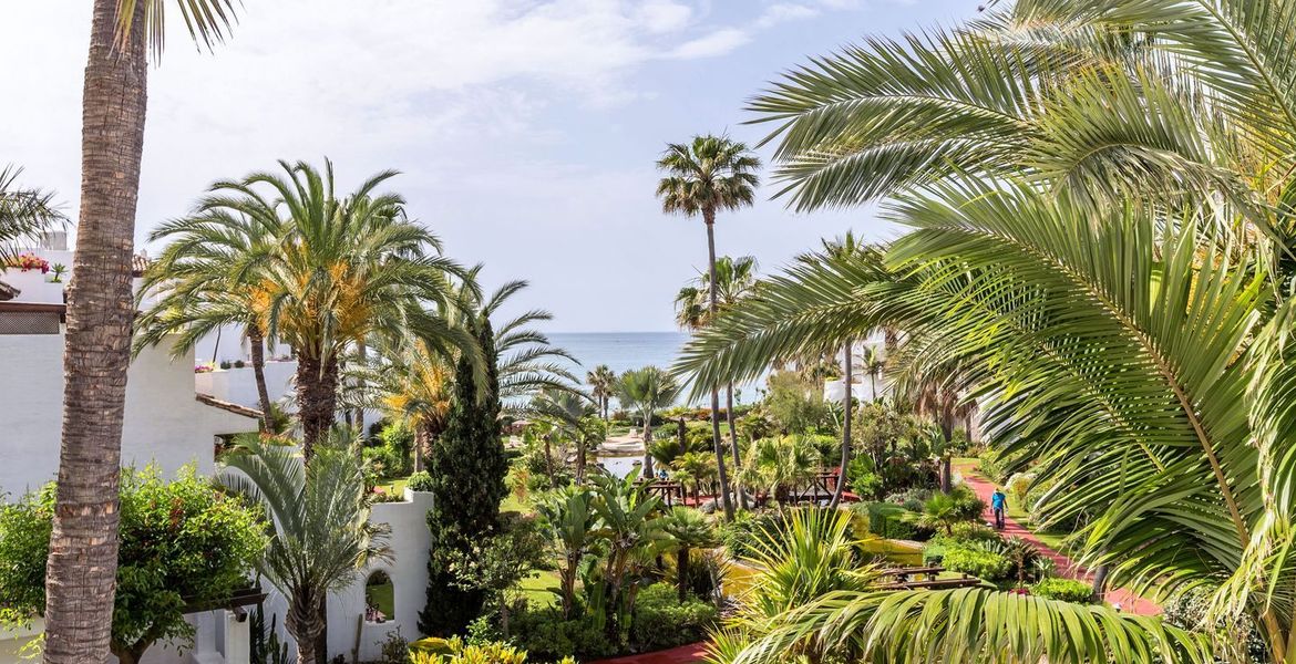 Ático Marbella frente a la playa con vistas al mar