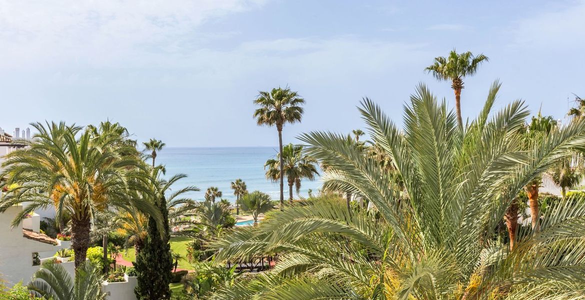 Ático Marbella frente a la playa con vistas al mar