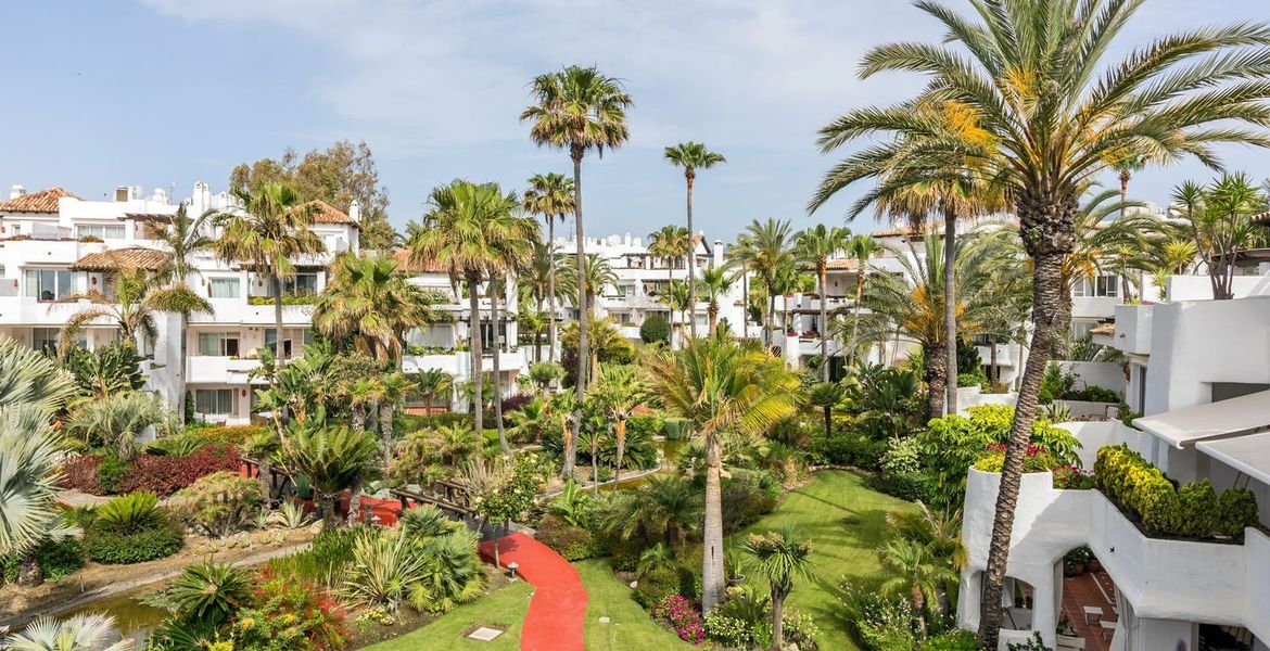 Ático Marbella frente a la playa con vistas al mar