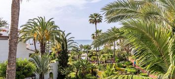 Ático Marbella frente a la playa con vistas al mar