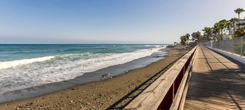 Ático Marbella frente a la playa con vistas al mar