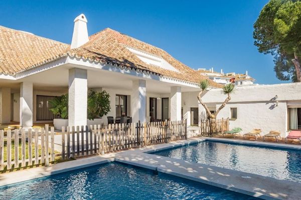 Villa for rent in puerto banus 