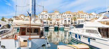 Guadalpin Banus en bord de mer avec vue sur la mer