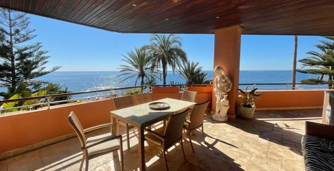 Beachfront Apartment in Marbella