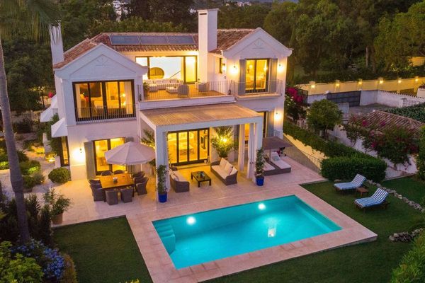 Villa for rent in Marbella Club area.