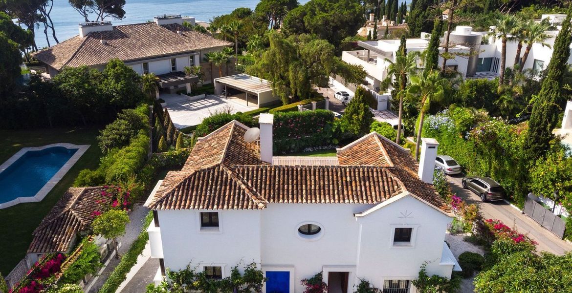 Villa for rent in Marbella Club area.