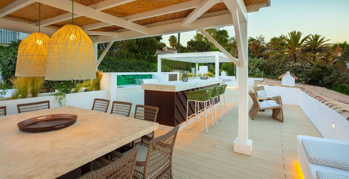 An outstanding 5 bedroom villa next to Puente Romano Hotel.