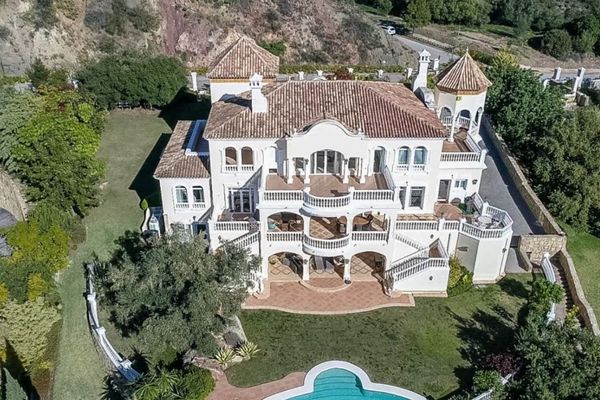 Villa en alquiler en Benahavis