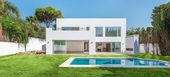 Villa for sale in Los Monteros