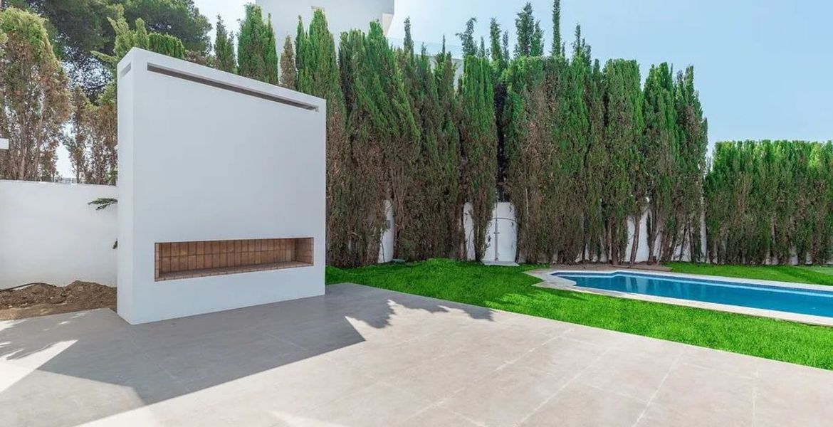 Villa for sale in Los Monteros