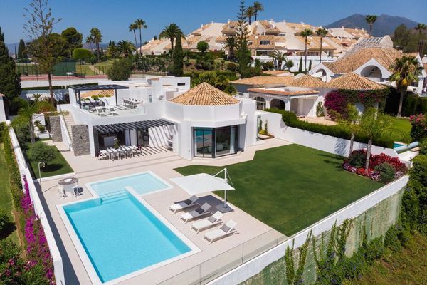 Thumbnlg luxury villa with golf and sea views 1