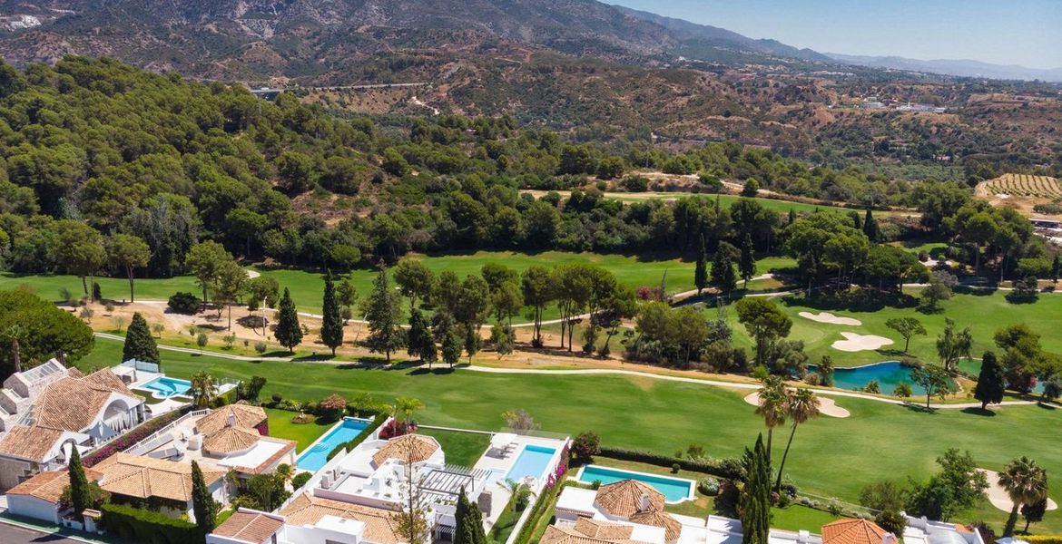 Villa de lujo con vistas al golf y al mar