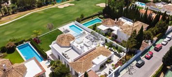 Villa de luxe avec vue sur le golf et la mer