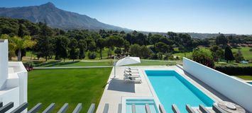 Villa de luxe avec vue sur le golf et la mer
