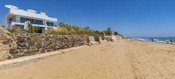 Villa en primera línea de playa en alquiler