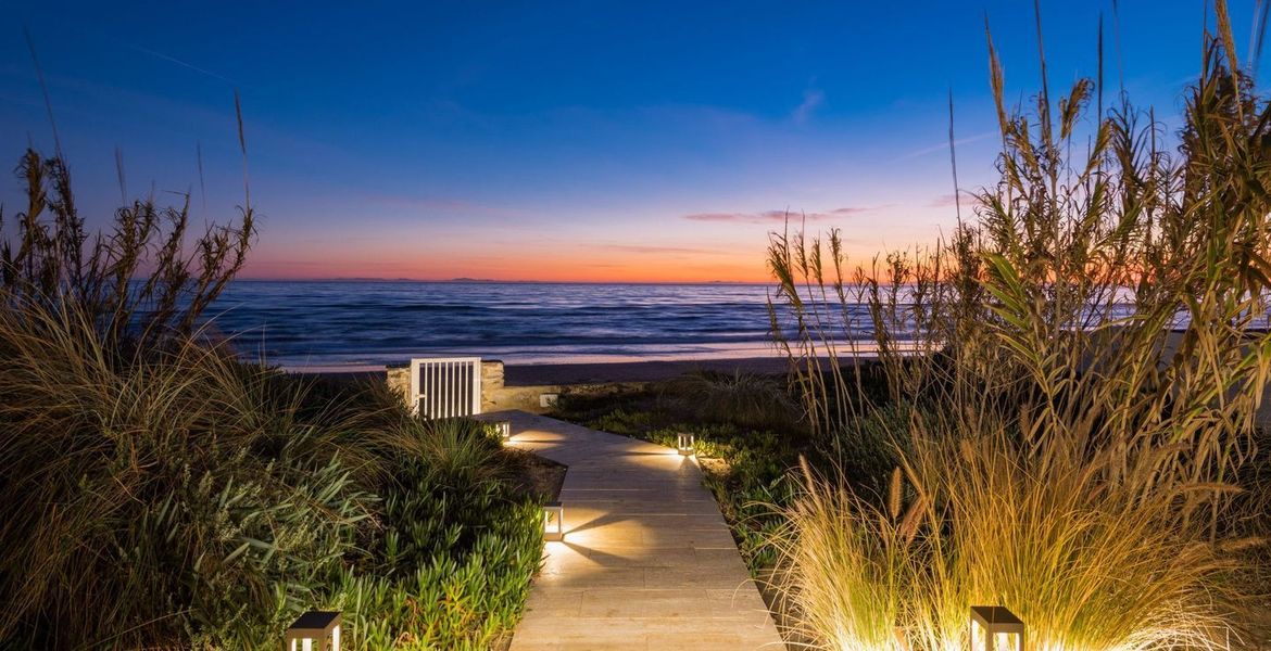 Villa en primera línea de playa en alquiler