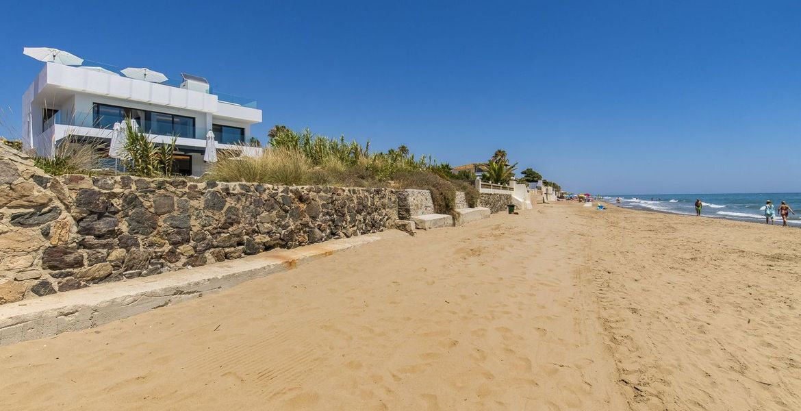 Villa en primera línea de playa en alquiler