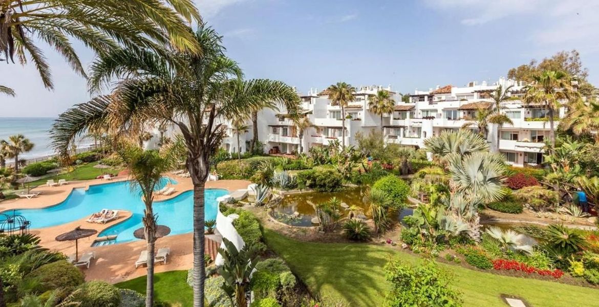 Apartment beachfront close to Laguna Banus