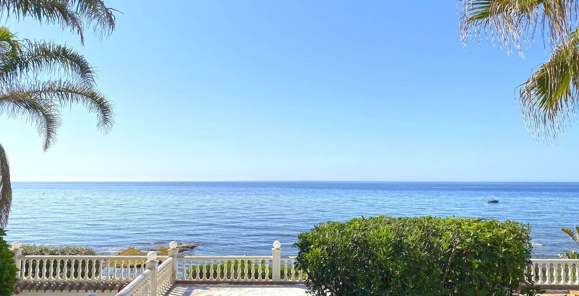 Beach Front Villa in Puente Romano