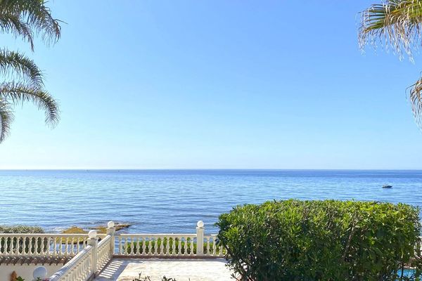 Beach Front Villa in Puente Romano