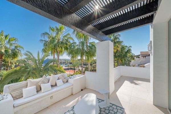 Penthouse in Marina Puente Romano