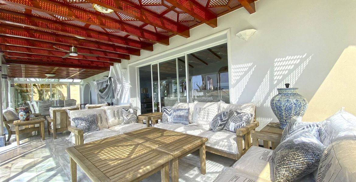 Beach Front Villa in Puente Romano