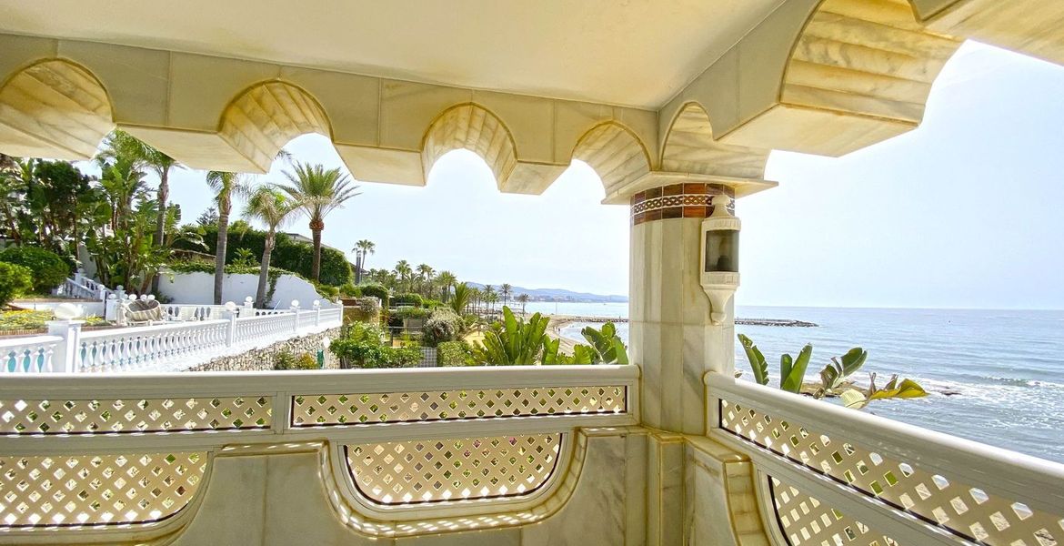 Beach Front Villa in Puente Romano