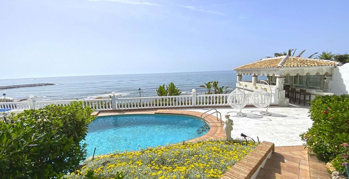 Beach Front Villa in Puente Romano