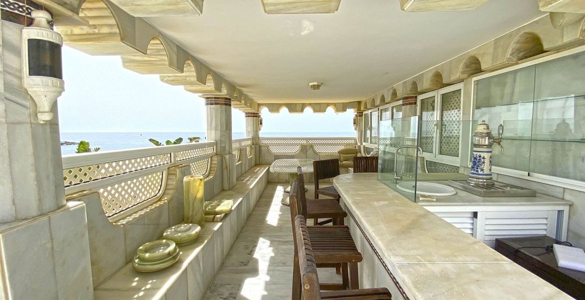 Beach Front Villa in Puente Romano