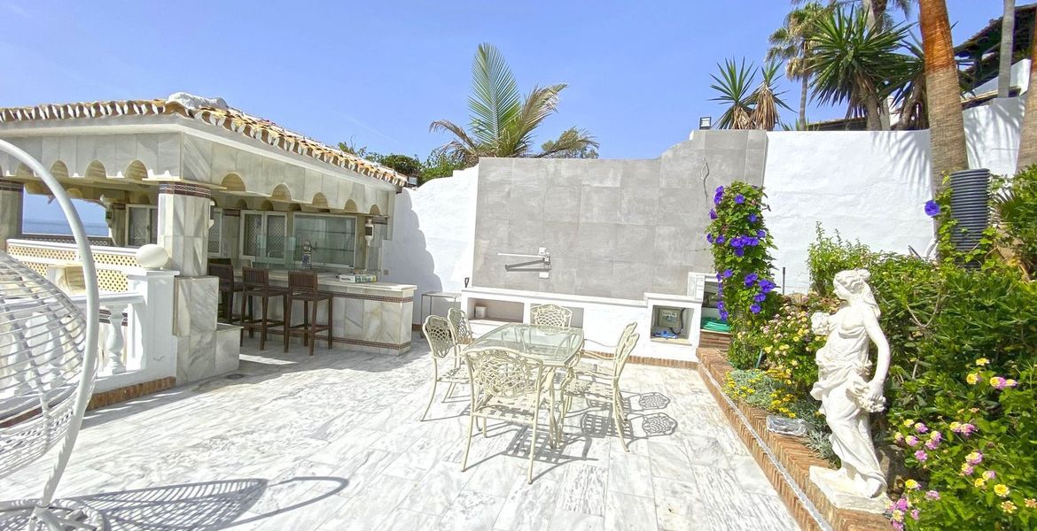 Beach Front Villa in Puente Romano