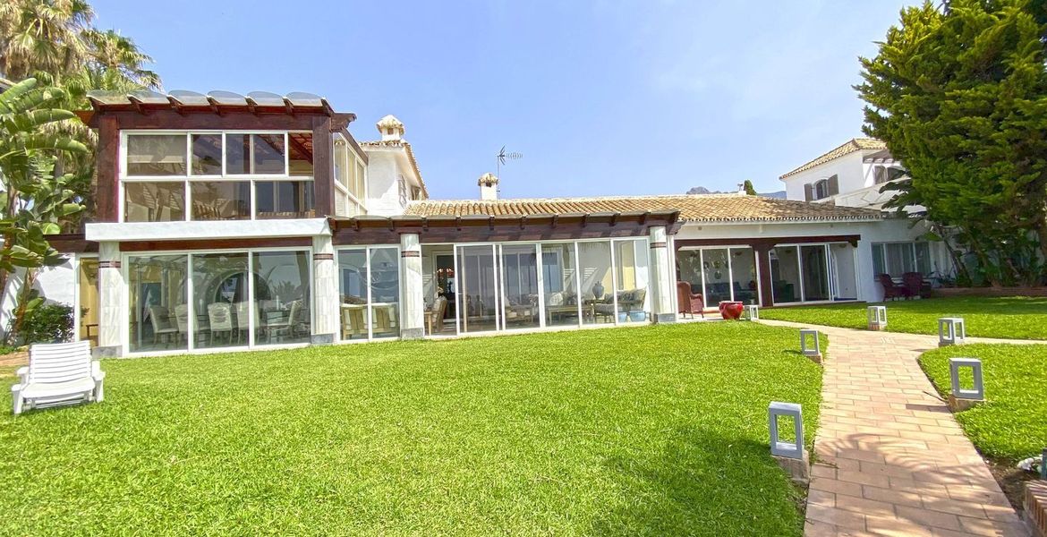 Beach Front Villa in Puente Romano