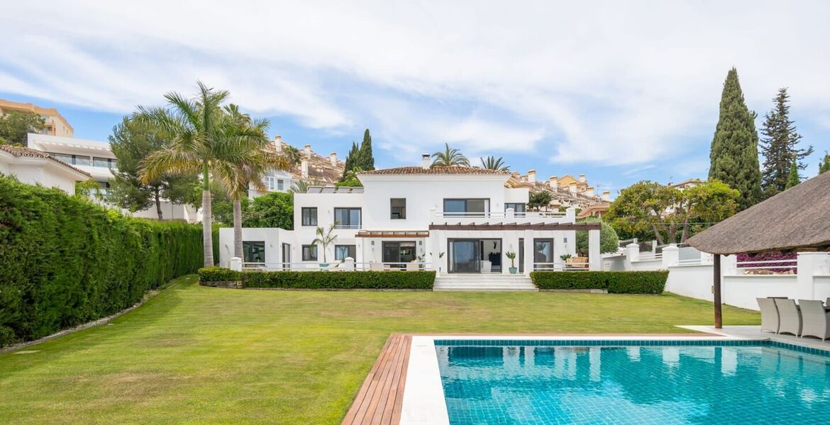 Villa Nueva Andalucia in Marbella 400m built. 